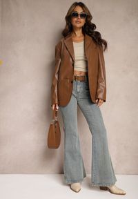 Renee - Jasnoniebieskie Jeansy z Bawełny Dzwony High Waist z Paskiem i Ozdobnymi Kieszeniami Mevalia. Okazja: na co dzień. Stan: podwyższony. Kolor: niebieski. Długość: długie. Styl: casual, retro, elegancki