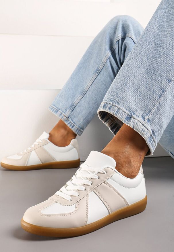 Born2be - Beżowo-Białe Sneakersy w Stylu Klasycznych Tenisówek Filtris. Zapięcie: sznurówki. Kolor: beżowy. Materiał: materiał. Obcas: na płaskiej podeszwie