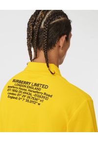Burberry - BURBERRY - Żółta koszulka polo. Typ kołnierza: polo. Kolor: żółty. Wzór: nadruk. Styl: klasyczny