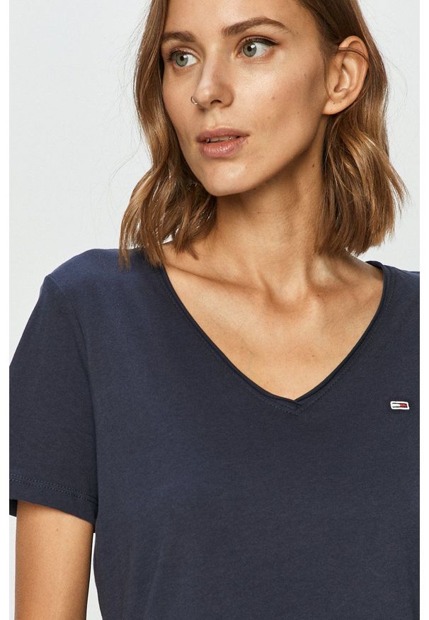 Tommy Jeans - T-shirt. Okazja: na co dzień. Kolor: niebieski. Materiał: dzianina. Wzór: gładki. Styl: casual