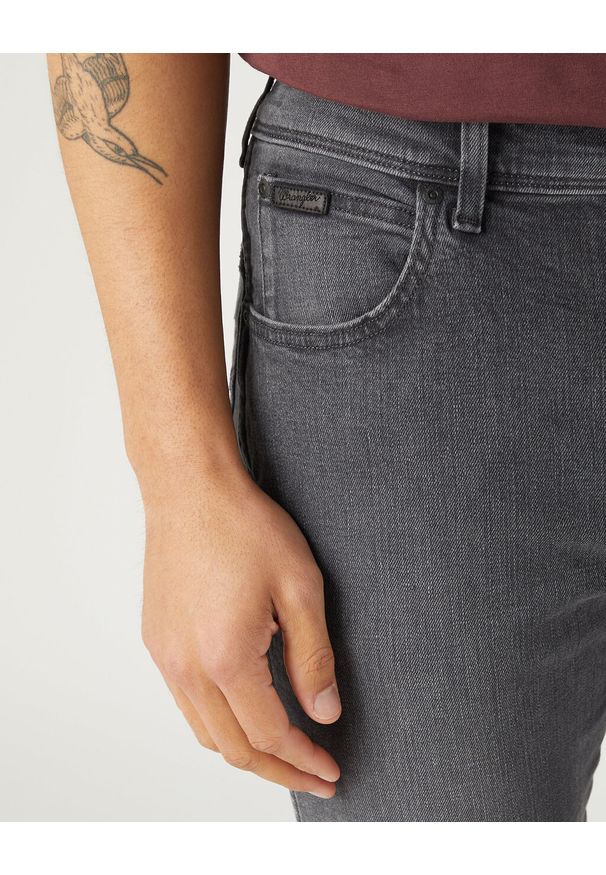 Wrangler - WRANGLER TEXAS MĘSKIE SPODNIE JEANSOWE JEANSY DŻINSY FALCON 112341392 W121013547. Okazja: do pracy, na co dzień. Sezon: lato. Styl: rockowy, casual, klasyczny