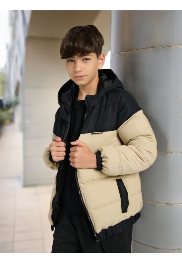 Sinsay - Kurtka pikowana - beżowy. Typ kołnierza: kaptur. Kolor: beżowy. Materiał: materiał. Długość rękawa: długi rękaw. Długość: długie