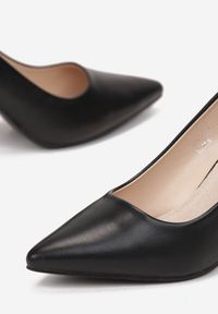 Renee - Czarne Czółenka z Metaliczną Wstawką na Słupku z Wkładką ze Skóry Naturalnej Atirel. Kolor: czarny. Materiał: skóra. Obcas: na słupku. Styl: elegancki #4