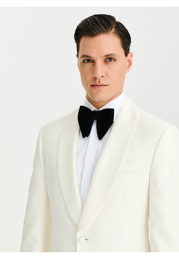 Pako Lorente - PAKO LORENTE – Marynarka smokingowa w jasnym beżowym kolorze. Okazja: na ślub cywilny, na wesele. Kolor: beżowy. Materiał: wełna. Wzór: gładki