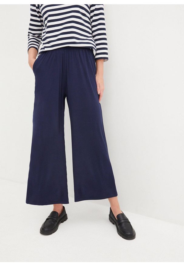 bonprix - Spodnie z dżerseju 7/8, z lejącej mieszanki wiskozy. Kolor: niebieski. Materiał: jersey, wiskoza