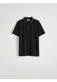 Reserved - Koszulka polo regular fit - czarny. Typ kołnierza: polo. Kolor: czarny. Materiał: bawełna, dzianina