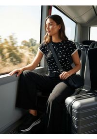 Sinsay - Wiskozowa prążkowana koszulka z nadrukiem allover - Inny. Materiał: prążkowany, wiskoza. Wzór: nadruk