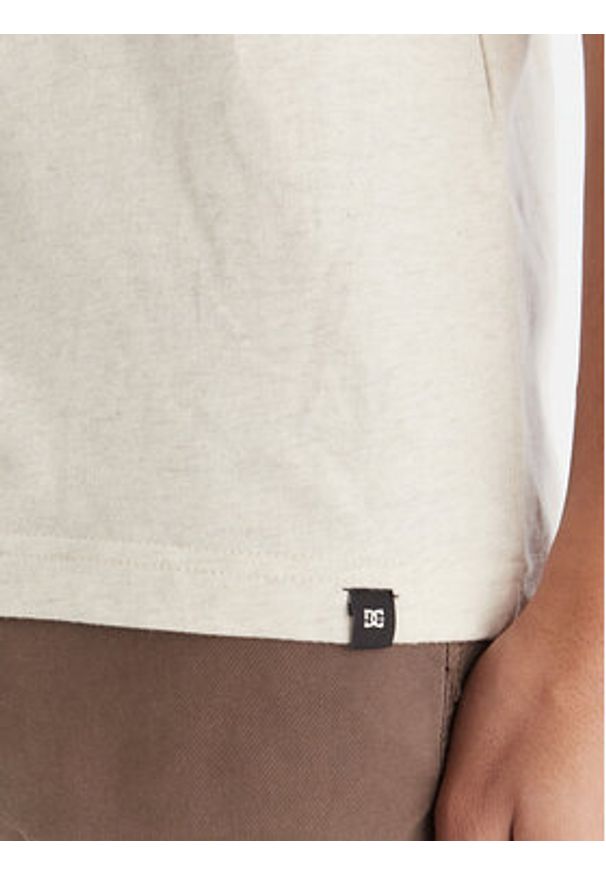 DC Shoes T-Shirt Star Pocket ADYZT05377 Beżowy Regular Fit. Kolor: beżowy. Materiał: bawełna