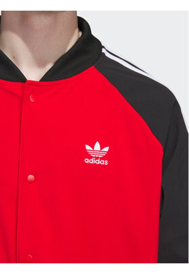 Adidas - adidas Kurtka bomber IC5542 Czerwony Regular Fit. Kolor: czerwony. Materiał: syntetyk