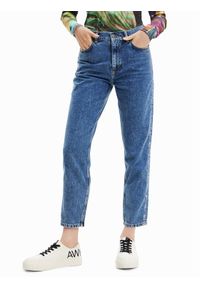 Desigual Jeansy Mayo 23SWDD36 Niebieski Mom Fit. Kolor: niebieski