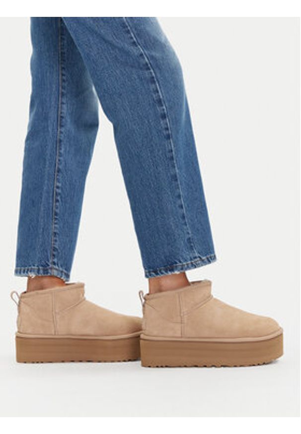 Ugg Śniegowce Classic Ultra Mini Platform 1135092 Beżowy. Kolor: beżowy. Materiał: skóra. Obcas: na platformie