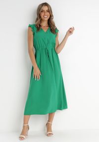Born2be - Zielona Sukienka z Wiskozy Yorgebius. Kolor: zielony. Materiał: wiskoza. Wzór: aplikacja. Typ sukienki: rozkloszowane. Styl: klasyczny, wizytowy. Długość: midi