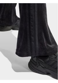 Adidas - adidas Spodnie materiałowe Crushed Velvet IT9661 Czarny Slim Fit. Kolor: czarny. Materiał: syntetyk