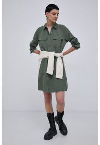 Superdry Sukienka kolor zielony mini prosta. Okazja: na co dzień. Kolor: zielony. Materiał: tkanina, włókno, materiał. Długość rękawa: długi rękaw. Typ sukienki: proste. Styl: casual. Długość: mini #6