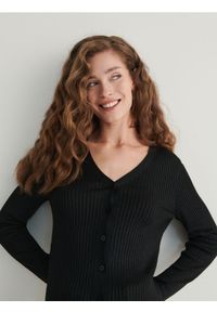 Reserved - Sweter z wiskozą - czarny. Kolor: czarny. Materiał: wiskoza