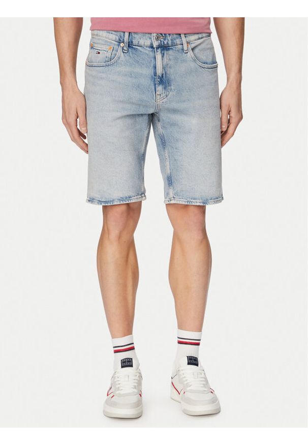 Tommy Jeans Szorty jeansowe Scanton DM0DM22977 Niebieski jasny Slim Fit. Kolor: niebieski. Materiał: bawełna