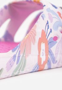 Born2be - Fuksjowe Klapki Basenowe Ozdobione Wzorem w Kwiaty Thoninoe. Okazja: na plażę. Kolor: różowy. Wzór: aplikacja, kwiaty. Sezon: lato. Styl: wakacyjny #2