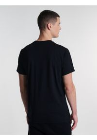 Big-Star - Koszulka męska z nadrukiem na piersi czarna Eskiletter 906. Kolor: czarny. Materiał: jeans, bawełna, włókno, dzianina. Wzór: nadruk. Styl: klasyczny, elegancki