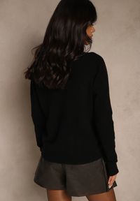Renee - Czarny Sweter z Wełną i Wiskozą z Trójkątnym Dekoltem Kaitte. Okazja: na co dzień. Kolor: czarny. Materiał: wiskoza, wełna. Styl: elegancki, casual