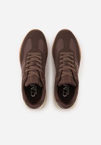 Born2be - Brązowe Buty Sportowe Sneakersy z Ozdobnymi Naszyciami Aerylia. Kolor: brązowy. Materiał: jeans. Wzór: aplikacja #3