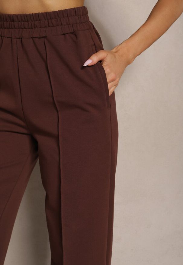 Renee - Brązowe Spodnie Szerokie Pallenassa. Stan: podwyższony. Kolor: brązowy. Materiał: dzianina. Długość: długie