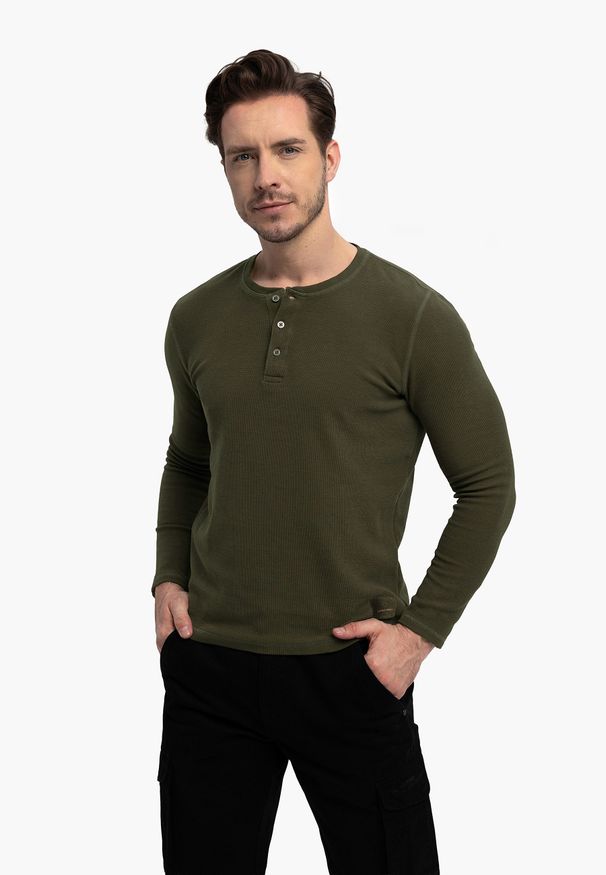 Volcano - Longsleeve khaki L-AZUX. Kolor: brązowy. Materiał: bawełna, materiał, włókno, dzianina, jeans. Długość rękawa: długi rękaw. Długość: długie. Sezon: zima, jesień. Styl: klasyczny