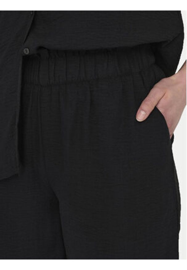JDY Spodnie materiałowe Divya 15271184 Czarny Regular Fit. Kolor: czarny. Materiał: syntetyk