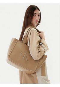 Calvin Klein Torebka Bold Ck Medium Tote LV04F3218G Beżowy. Kolor: beżowy. Materiał: skórzane #1