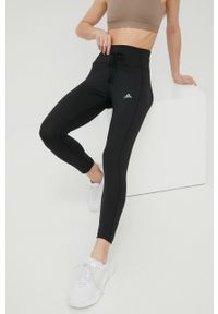 Adidas - adidas legginsy do biegania Running Essentials damskie kolor czarny gładkie. Kolor: czarny. Materiał: materiał, skóra, dzianina. Wzór: gładki. Sport: bieganie