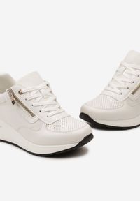 Renee - Białe Sneakersy na Koturnie Ozdobione Krótkim Suwakiem Yurgia. Kolor: biały. Wzór: aplikacja. Obcas: na koturnie #6