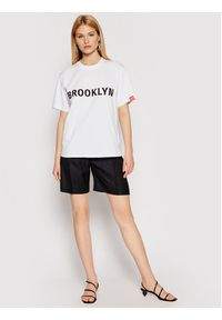 Victoria Victoria Beckham T-Shirt Brooklyn 2221JTS002511A Biały Regular Fit. Kolor: biały. Materiał: bawełna