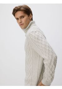 Reserved - Strukturalny sweter z golfem - jasnoszary. Typ kołnierza: golf. Kolor: szary. Materiał: bawełna, dzianina #1