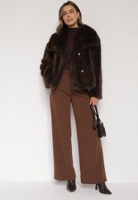 Born2be - Brązowa Futrzana Kurtka z Cieniowanym Wzorem Monizavia. Okazja: na co dzień. Kolor: brązowy. Materiał: futro. Styl: casual, klasyczny #4