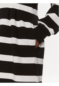 Karl Lagerfeld - KARL LAGERFELD Sukienka dzianinowa 240W1360 Czarny Regular Fit. Typ kołnierza: dekolt w karo. Kolor: czarny. Materiał: bawełna #2
