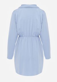 Born2be - Niebieska Sukienka Tryphala. Typ kołnierza: dekolt w kształcie V. Kolor: niebieski. Materiał: tkanina. Długość rękawa: długi rękaw. Wzór: jednolity, gładki, aplikacja. Typ sukienki: kopertowe. Styl: klasyczny. Długość: mini #2