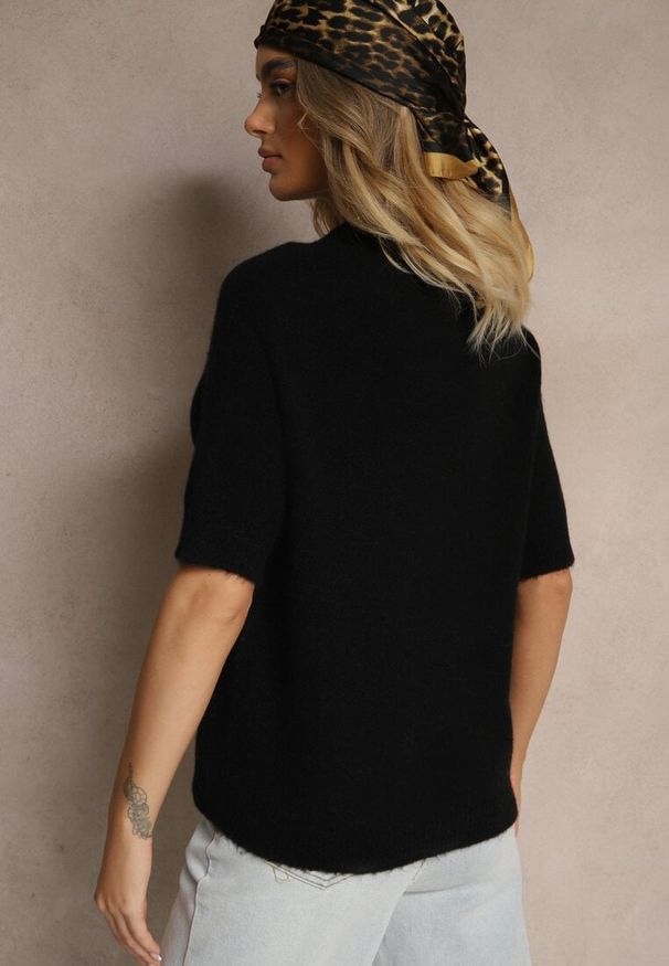 Renee - Czarny Sweter o Fasonie T-shirtu z Wełną Dannirae. Okazja: na co dzień. Kolor: czarny. Materiał: wełna. Długość rękawa: krótki rękaw. Długość: krótkie. Styl: elegancki, casual