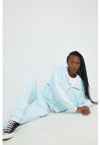 adidas Originals bluza bawełniana damska z kapturem z aplikacją. Typ kołnierza: kaptur. Kolor: niebieski. Materiał: bawełna. Wzór: aplikacja #4