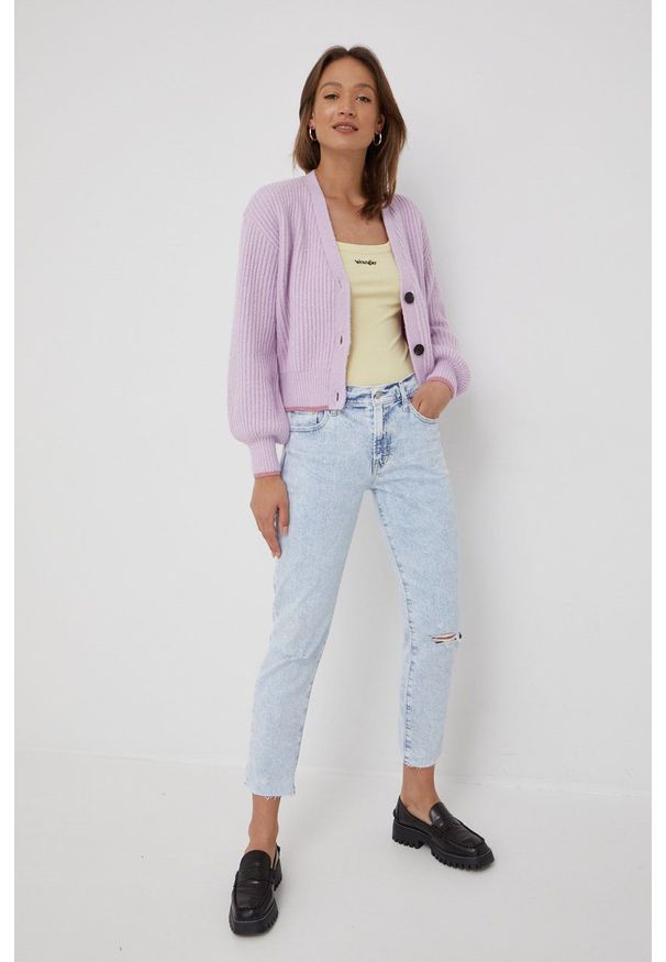 Wrangler top damski kolor żółty. Kolor: żółty. Materiał: dzianina. Długość rękawa: na ramiączkach. Wzór: gładki, prążki