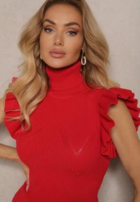 Renee - Czerwony Golf Top w Prążki z Falbanką Wokół Ramion Kelissa. Okazja: na co dzień, na spotkanie biznesowe, do pracy. Typ kołnierza: golf. Kolor: czerwony. Materiał: jeans, materiał. Wzór: prążki. Styl: biznesowy, casual #5