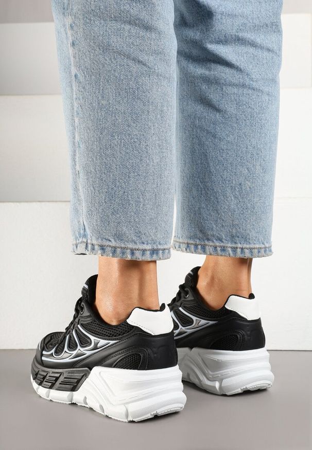 Renee - Czarne Sneakersy Streetwearowe na Tłoczonej Platformie Tertewia. Kolor: czarny. Materiał: jeans. Obcas: na platformie