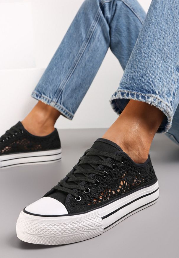 Born2be - Czarne Ażurowe Trampki Przed Kostkę Russi. Wysokość cholewki: przed kostkę. Kolor: czarny. Materiał: jeans. Wzór: ażurowy