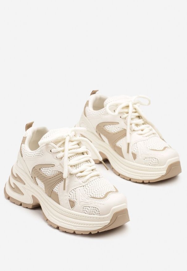 Born2be - Beżowe Sneakersy na Grubej Tłoczonej Podeszwie z Geometrycznym Motywem Soloria. Okazja: na co dzień. Zapięcie: sznurówki. Kolor: beżowy. Materiał: jeans. Wzór: geometria