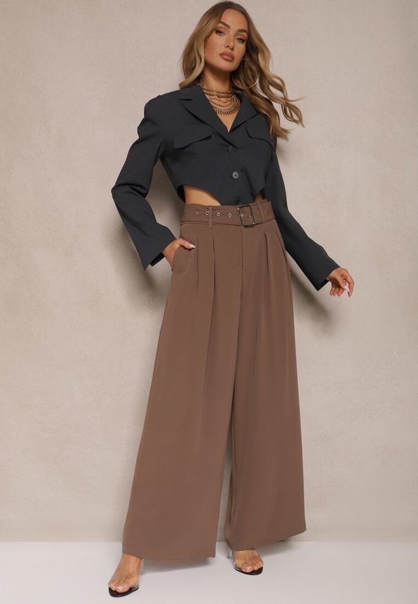 Renee - Brązowe Spodnie Garniturowe o Szerokim Kroju High Waist Ozdobione Paskiem Halanilia. Stan: podwyższony. Kolor: brązowy. Wzór: aplikacja. Styl: klasyczny, elegancki
