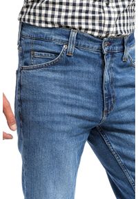 Mustang - MUSTANG TRAMPER TAPERED MĘSKIE SPODNIE JEANSOWE JEANSY DENIM BLUE 1014043 5000 682. Okazja: do pracy, na randkę, na spotkanie biznesowe, na co dzień. Styl: klasyczny, elegancki, sportowy, biznesowy, casual #4