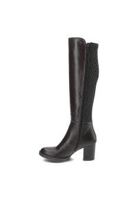 Brązowe Kozaki Grace Damskie Buty Na Obcasie. Kolor: brązowy. Materiał: materiał, skóra. Szerokość cholewki: normalna. Sezon: zima, jesień. Obcas: na obcasie. Styl: klasyczny, elegancki. Wysokość obcasa: średni