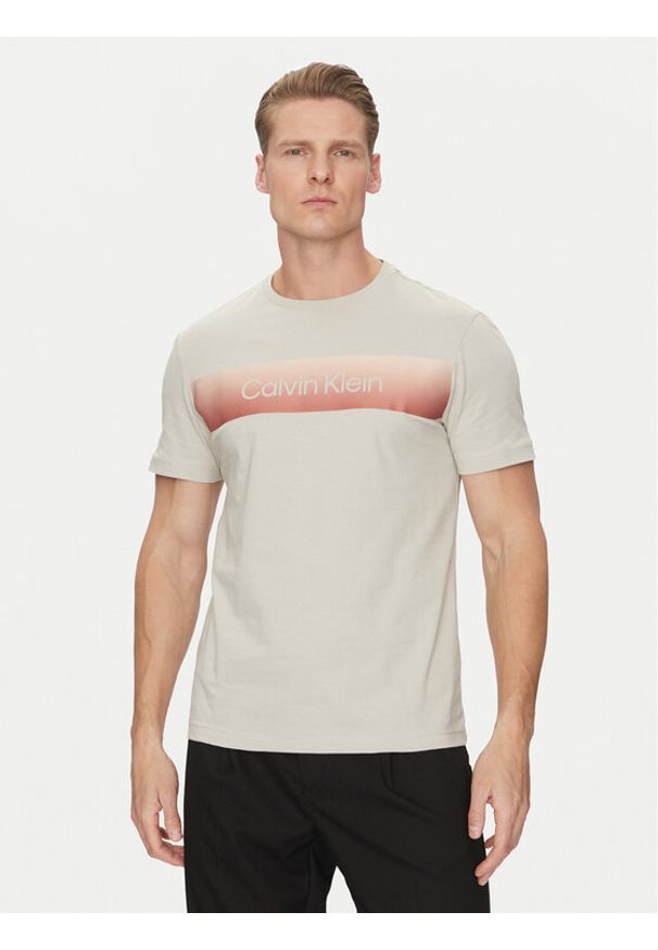 Calvin Klein T-Shirt Linear Ombre K10K114163 Szary Regular Fit. Kolor: szary. Materiał: bawełna