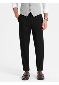 Ombre Clothing - Męskie spodnie chino REGULAR FIT z gumką w pasie – czarne V4. Okazja: na co dzień. Kolor: czarny. Materiał: guma, wiskoza, tkanina, poliester, materiał, bawełna. Styl: casual, elegancki #8