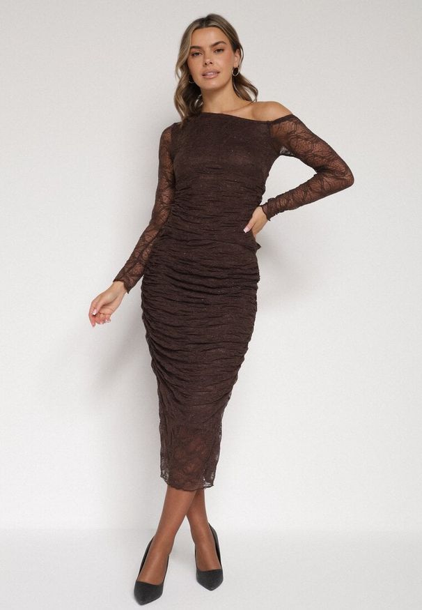 Born2be - Brązowy Koronkowy Komplet Dopasowana Spódnica i Bluzka na Jedno Ramię Calonara. Kolor: brązowy. Materiał: koronka