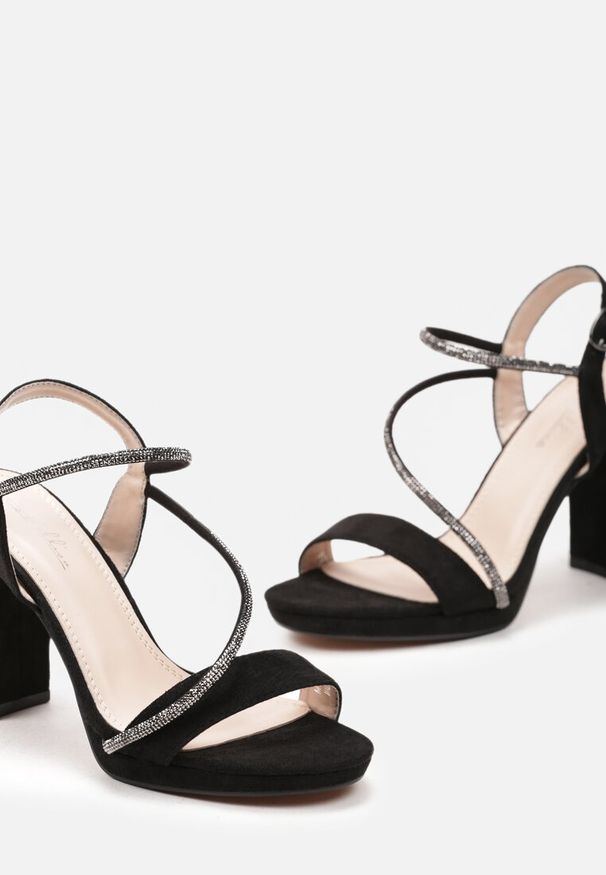 Renee - Czarne Sandały na Wysokim Słupku Ozdobione Dwoma Paseczkami z Cyrkoniami Nekusa. Kolor: czarny. Wzór: aplikacja. Obcas: na słupku. Styl: glamour