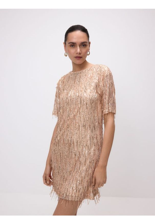 Reserved - Cekinowa sukienka mini - złoty. Kolor: złoty. Materiał: dzianina. Typ sukienki: proste. Długość: mini